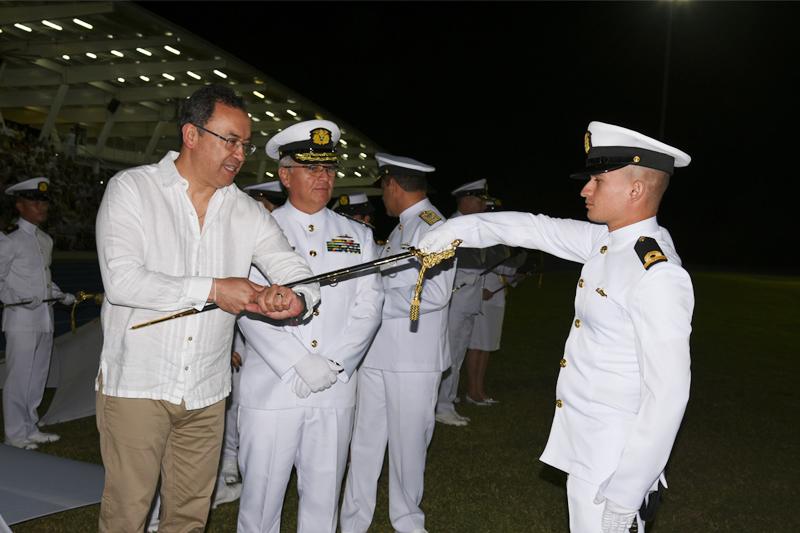 ARMADA DE COLOMBIA CUENTA CON 160 NUEVOS OFICIALES Escuela Naval